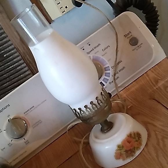 Vintage milk glass transferwear desk bedside lamp - Picture 3 of 5